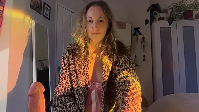 Snapshot of Littlelolo60 chatting on February 2026 05:17:02 PM Littlelolo60 online show from February 2026 05:17:02 PM