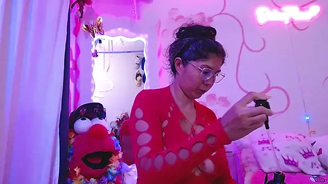 Snapshot of dainaflowers chatting on February 2026 03:43:02 AM dainaflowers online show from February 2026 03:43:02 AM