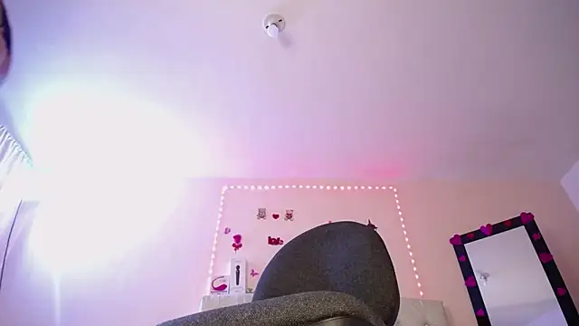 Victoria Red01 online show from February 2025 05:12:01 PM