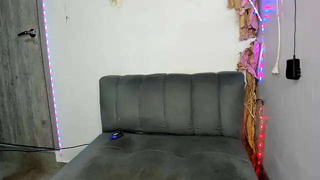 Snapshot of Lya-Kasandra chatting on December 2025 01:48:02 AM Lya-Kasandra online show from December 2025 01:48:02 AM