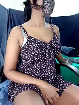 Snapshot of Midnight_Blossom chatting on February 2025 09:04:02 PM Midnight Blossom online show from February 2025 09:04:02 PM