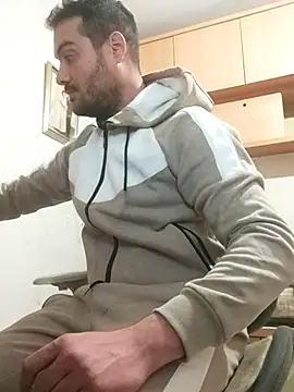 skrigul12 online show from February 2026 02:04:01 AM