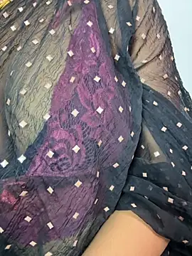 VR here 4U online show from November 2025 01:11:02 PM