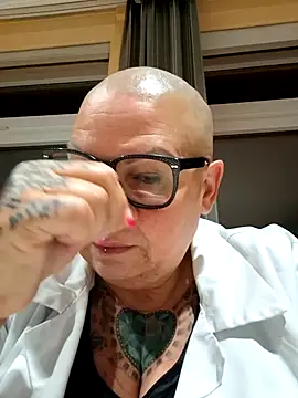 gepiercte nippel online show from April 2026 10:10:02 PM