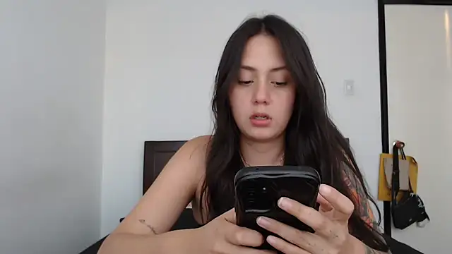 Snapshot of rebecca_collin chatting on May 2026 10:48:01 PM rebecca collin online show from May 2026 10:48:01 PM