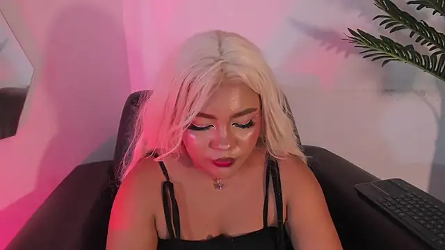 Snapshot of cherry_chel chatting on January 2025 07:18:01 AM cherry chel online show from January 2025 07:18:01 AM