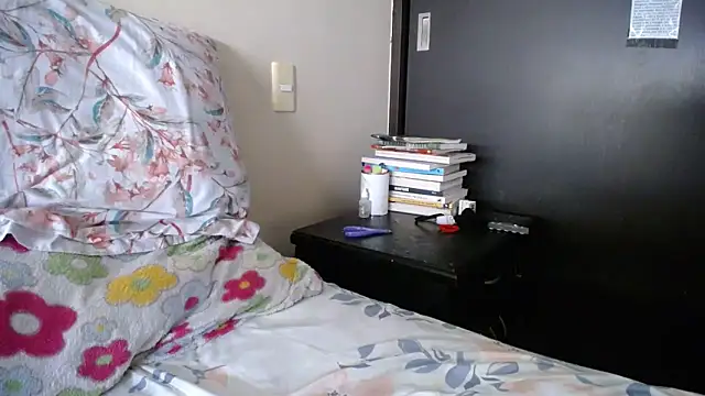 KAROLCANDY online show from April 2026 08:57:02 PM