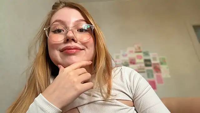 Snapshot of HoneyAudrey chatting on April 2026 02:26:02 AM HoneyAudrey online show from April 2026 02:26:02 AM