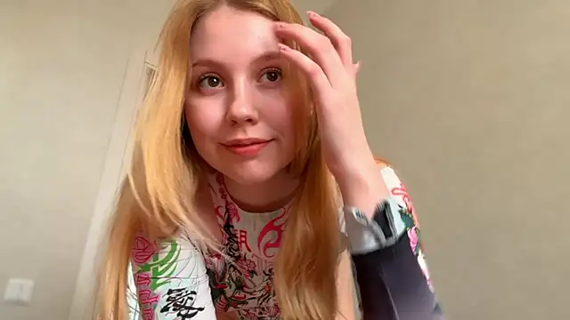 Snapshot of HoneyAudrey chatting on April 2026 02:35:01 AM HoneyAudrey online show from April 2026 02:35:01 AM