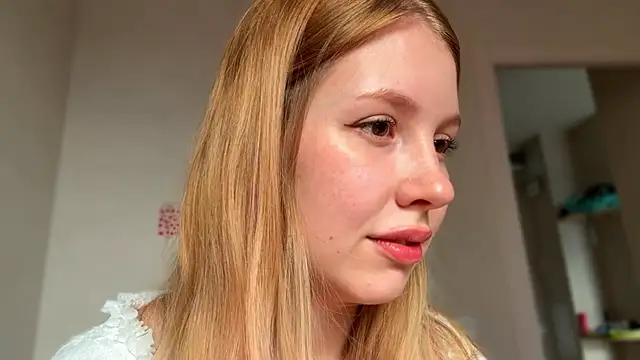 Snapshot of HoneyAudrey chatting on April 2026 02:03:02 AM HoneyAudrey online show from April 2026 02:03:02 AM