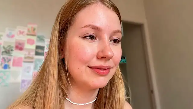 Snapshot of HoneyAudrey chatting on April 2026 02:31:01 AM HoneyAudrey online show from April 2026 02:31:01 AM