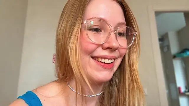 Snapshot of HoneyAudrey chatting on May 2026 03:11:02 AM HoneyAudrey online show from May 2026 03:11:02 AM