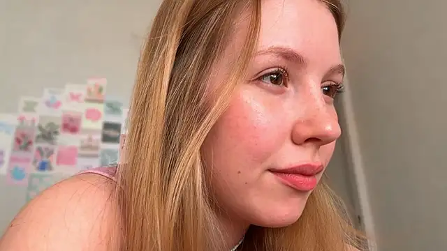 Snapshot of HoneyAudrey chatting on May 2026 02:29:01 AM HoneyAudrey online show from May 2026 02:29:01 AM