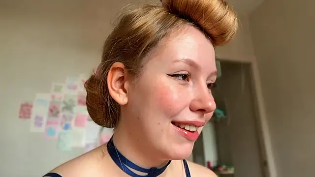 Snapshot of HoneyAudrey chatting on May 2026 02:18:01 AM HoneyAudrey online show from May 2026 02:18:01 AM