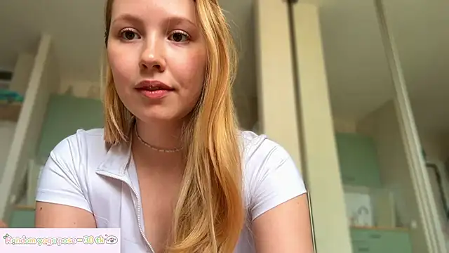 Snapshot of HoneyAudrey chatting on May 2026 03:35:02 AM HoneyAudrey online show from May 2026 03:35:02 AM