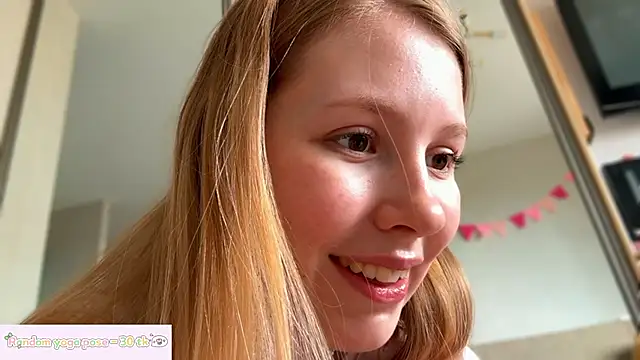 Snapshot of HoneyAudrey chatting on May 2026 04:07:02 AM HoneyAudrey online show from May 2026 04:07:02 AM