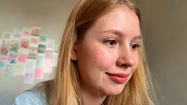 Snapshot of HoneyAudrey chatting on May 2026 02:40:02 AM HoneyAudrey online show from May 2026 02:40:02 AM