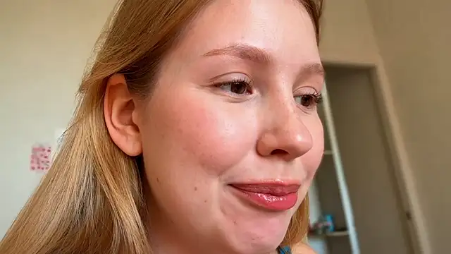Snapshot of HoneyAudrey chatting on June 2026 02:29:01 AM HoneyAudrey online show from June 2026 02:29:01 AM
