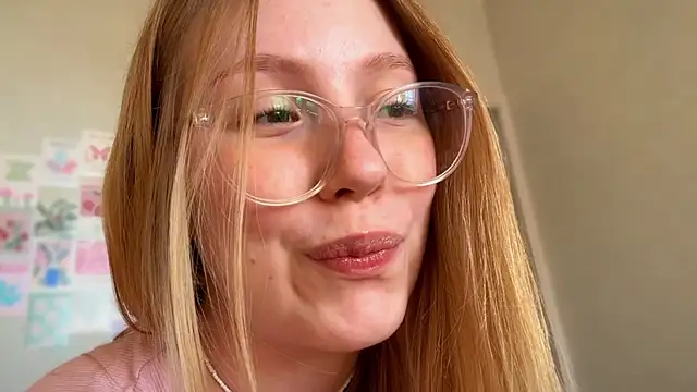 Snapshot of HoneyAudrey chatting on June 2026 02:34:01 AM HoneyAudrey online show from June 2026 02:34:01 AM