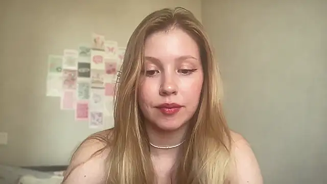 Snapshot of HoneyAudrey chatting on June 2026 02:22:01 AM HoneyAudrey online show from June 2026 02:22:01 AM