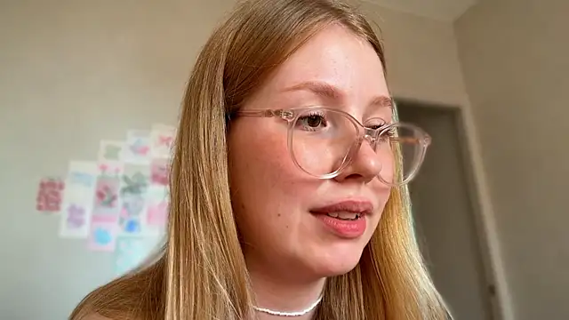Snapshot of HoneyAudrey chatting on June 2026 02:27:02 AM HoneyAudrey online show from June 2026 02:27:02 AM