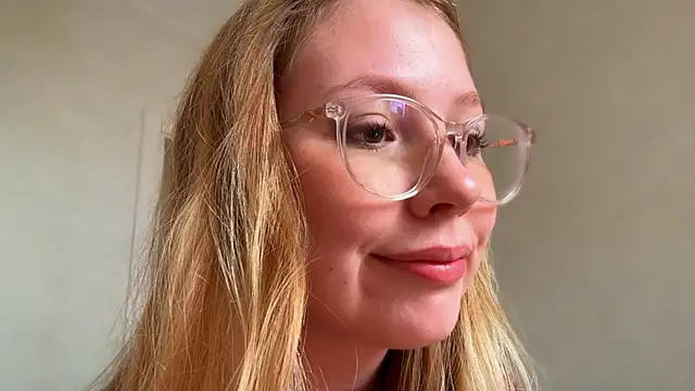 Snapshot of HoneyAudrey chatting on July 2026 02:13:02 AM HoneyAudrey online show from July 2026 02:13:02 AM