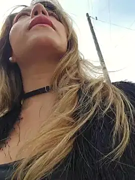 Karen San Miguel online show from October 2025 07:15:01 PM