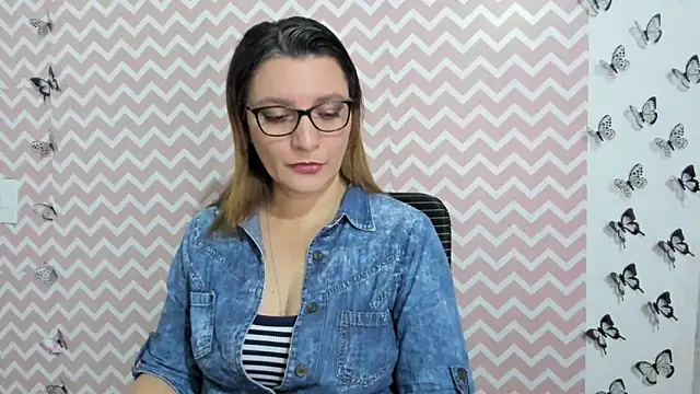 Snapshot of Amie_Adams82_ chatting on February 2025 04:35:01 PM Amie Adams82 online show from February 2025 04:35:01 PM