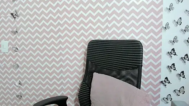 Snapshot of Amie_Adams82_ chatting on February 2025 10:41:01 PM Amie Adams82 online show from February 2025 10:41:01 PM