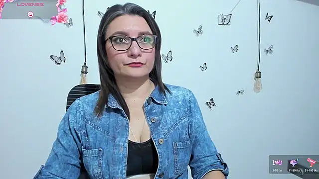 Snapshot of Amie_Adams82_ chatting on December 2025 03:43:01 PM Amie Adams82 online show from December 2025 03:43:01 PM