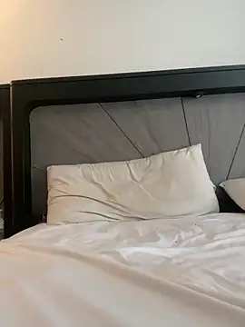 Esauhot online show from February 2025 05:43:01 PM