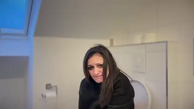 Snapshot of JeSuisUnTapin chatting on December 2024 03:11:02 PM JeSuisUnTapin online show from December 2024 03:11:02 PM