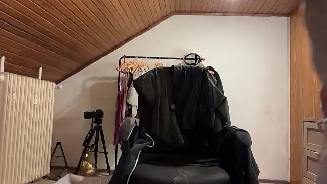 Snapshot of JeSuisUnTapin chatting on September 2025 06:30:01 PM JeSuisUnTapin online show from September 2025 06:30:01 PM