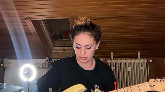 Snapshot of JeSuisUnTapin chatting on October 2025 11:47:01 PM JeSuisUnTapin online show from October 2025 11:47:01 PM