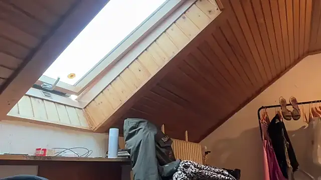 Snapshot of JeSuisUnTapin chatting on October 2025 02:30:01 PM JeSuisUnTapin online show from October 2025 02:30:01 PM