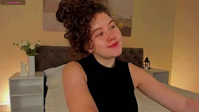 Snapshot of Ariella_Sol chatting on May 2026 01:10:01 AM Ariella Sol online show from May 2026 01:10:01 AM