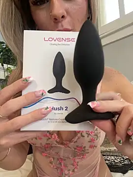 Snapshot of LoveShae_ chatting on December 2024 05:55:01 PM LoveShae online show from December 2024 05:55:01 PM