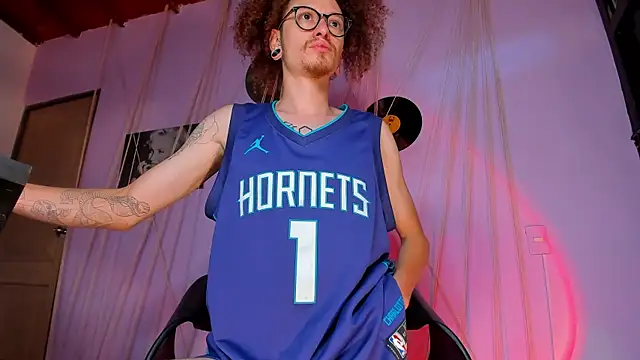 MrShaggy online show from January 2025 01:28:01 PM