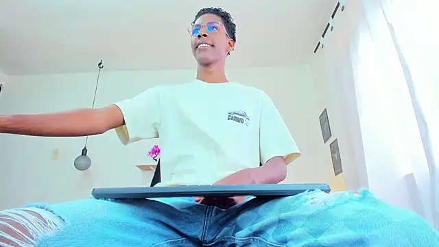 Snapshot of maiki18_ chatting on January 2025 01:22:01 PM maiki18 online show from January 2025 01:22:01 PM