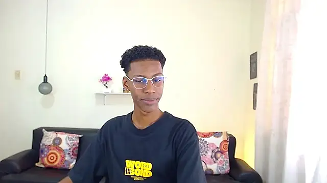 Snapshot of maiki18_ chatting on January 2025 05:00:01 PM maiki18 online show from January 2025 05:00:01 PM