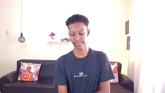 Snapshot of maiki18_ chatting on January 2025 01:27:01 PM maiki18 online show from January 2025 01:27:01 PM