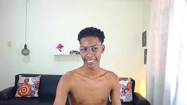 Snapshot of maiki18_ chatting on January 2025 04:45:01 PM maiki18 online show from January 2025 04:45:01 PM