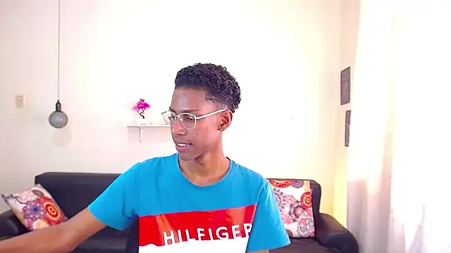 Snapshot of maiki18_ chatting on January 2025 01:45:02 PM maiki18 online show from January 2025 01:45:02 PM