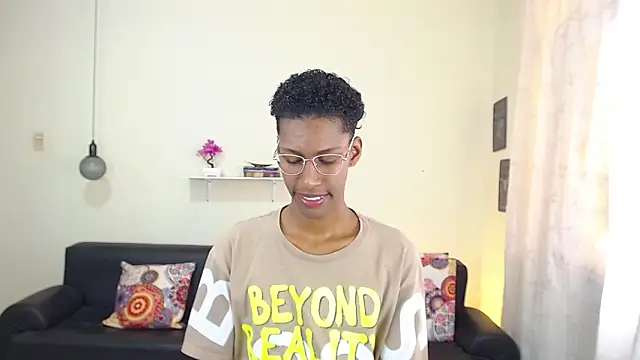 Snapshot of maiki18_ chatting on February 2025 01:21:02 PM maiki18 online show from February 2025 01:21:02 PM