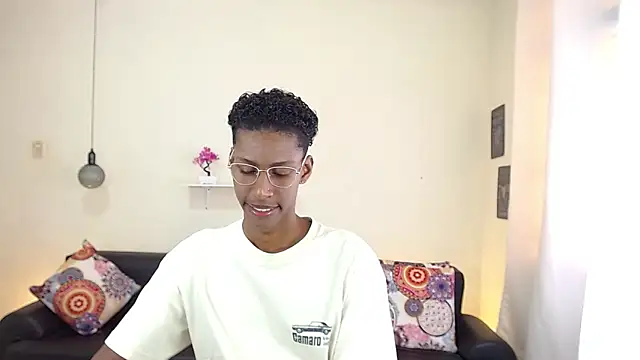 Snapshot of maiki18_ chatting on February 2025 01:54:02 PM maiki18 online show from February 2025 01:54:02 PM