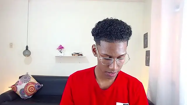 Snapshot of maiki18_ chatting on February 2025 08:00:01 PM maiki18 online show from February 2025 08:00:01 PM