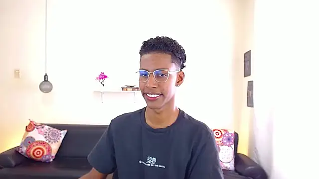 Snapshot of maiki18_ chatting on February 2025 01:59:01 PM maiki18 online show from February 2025 01:59:01 PM