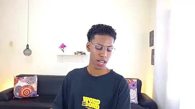 Snapshot of maiki18_ chatting on February 2025 04:52:01 PM maiki18 online show from February 2025 04:52:01 PM