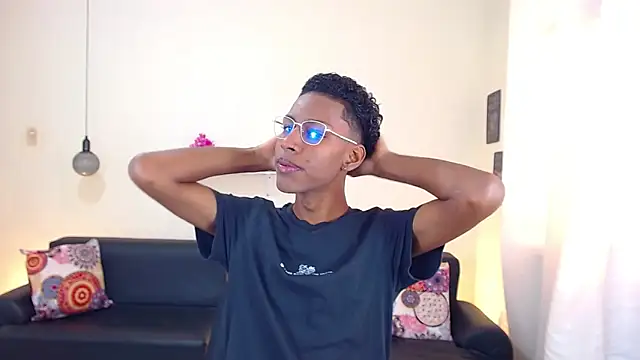 Snapshot of maiki18_ chatting on February 2025 01:42:02 PM maiki18 online show from February 2025 01:42:02 PM