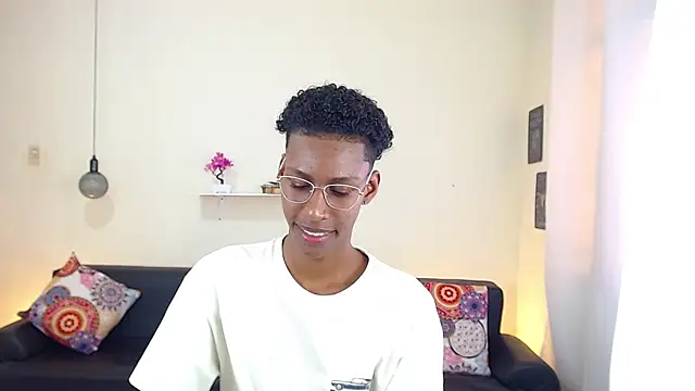 Snapshot of maiki18_ chatting on February 2025 07:41:01 PM maiki18 online show from February 2025 07:41:01 PM